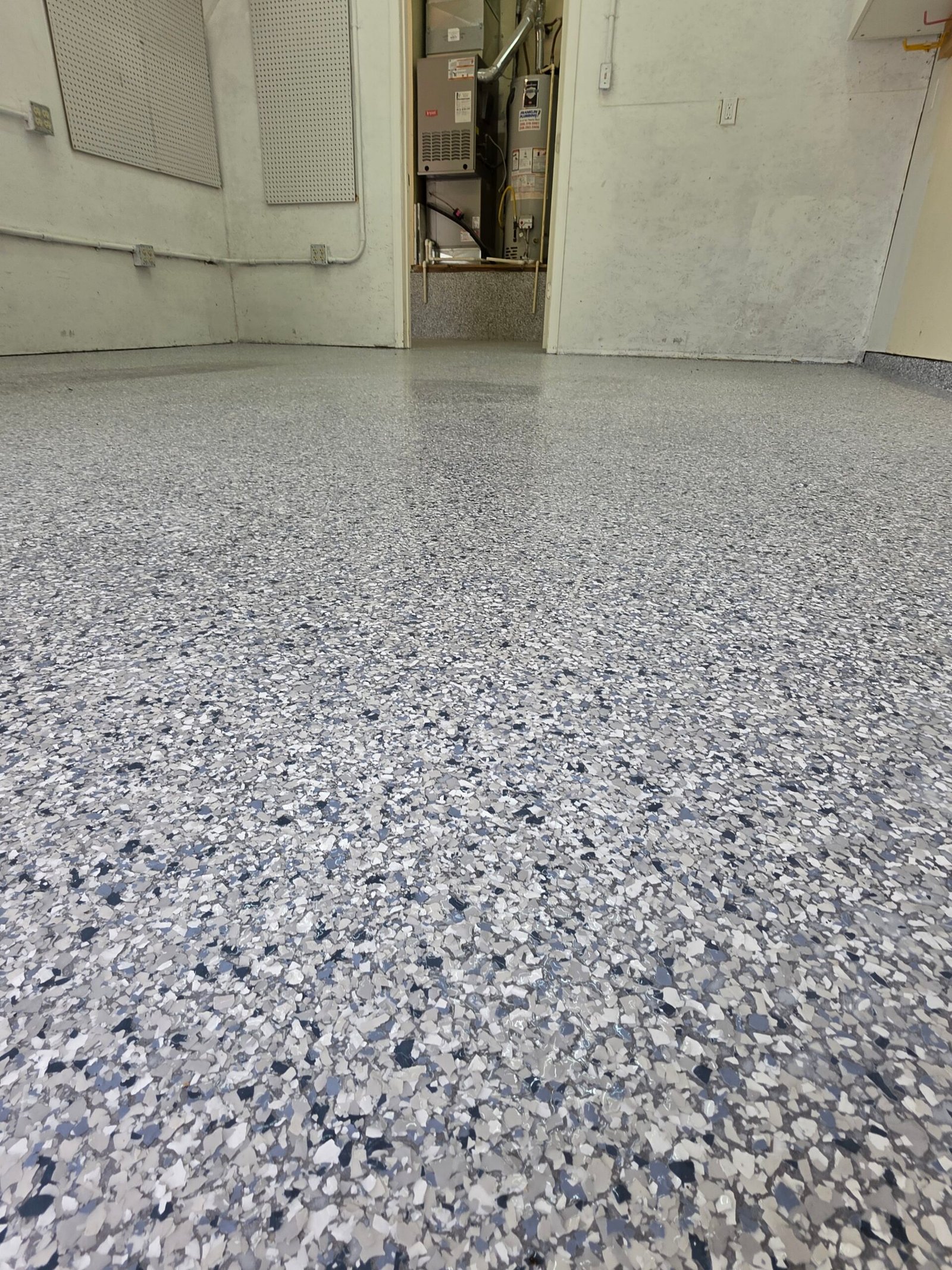Epoxy Garage with flake system and polyaspartic top coat in Harris Ranch.